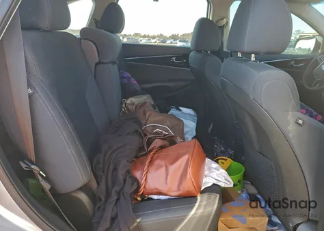 2019 Kia Sorento L z USA, uszkodzony, nr VIN 5XYPG4A33KG582182